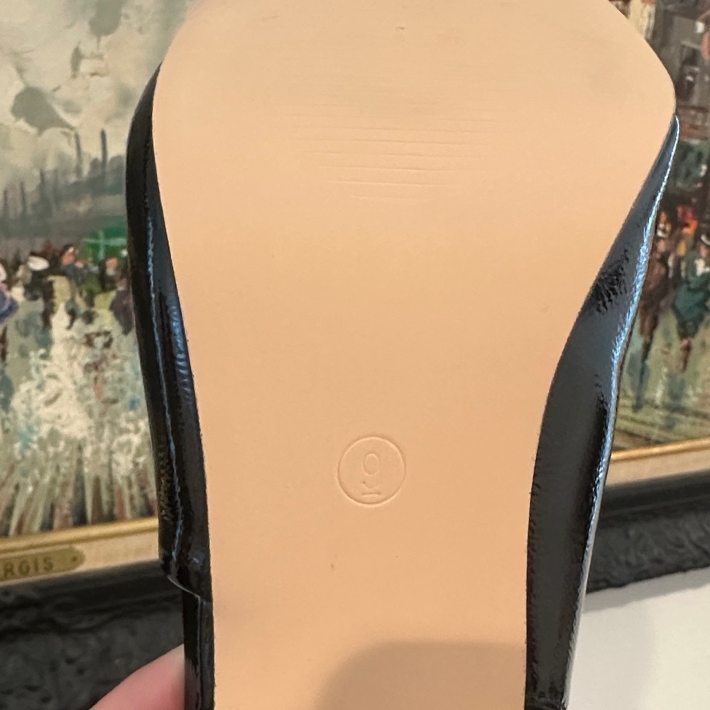 Chic Black Patent Slingback Heels - Picture 3 of 7